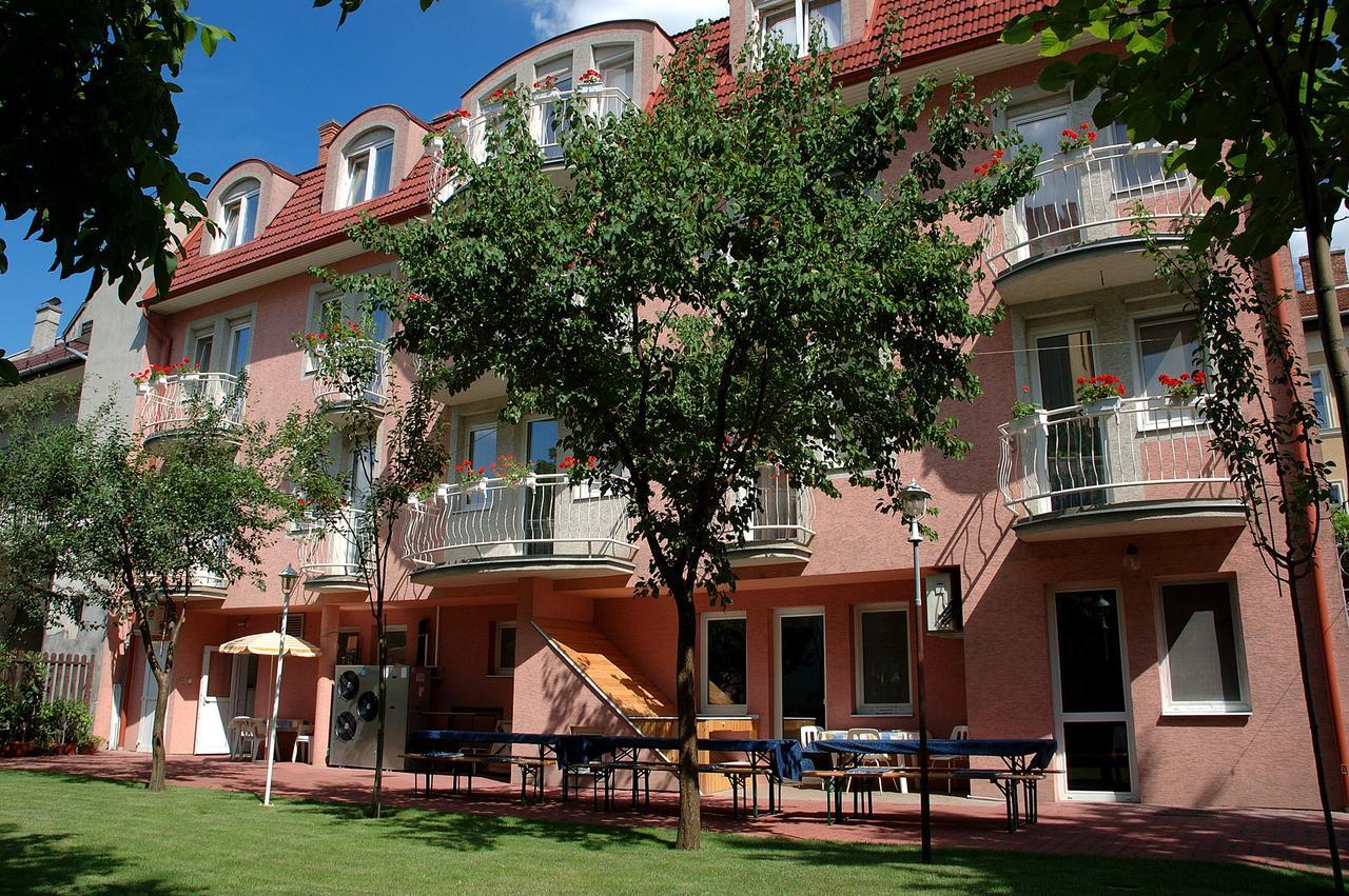Bella Hotel 세게드 외부 사진