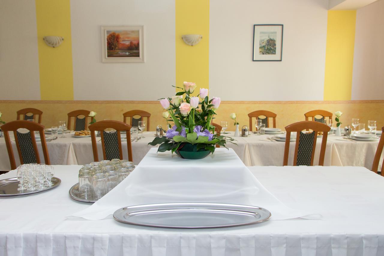 Bella Hotel 세게드 외부 사진