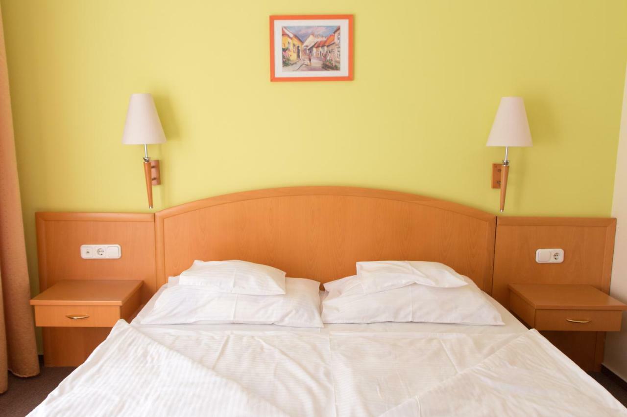 Bella Hotel 세게드 외부 사진